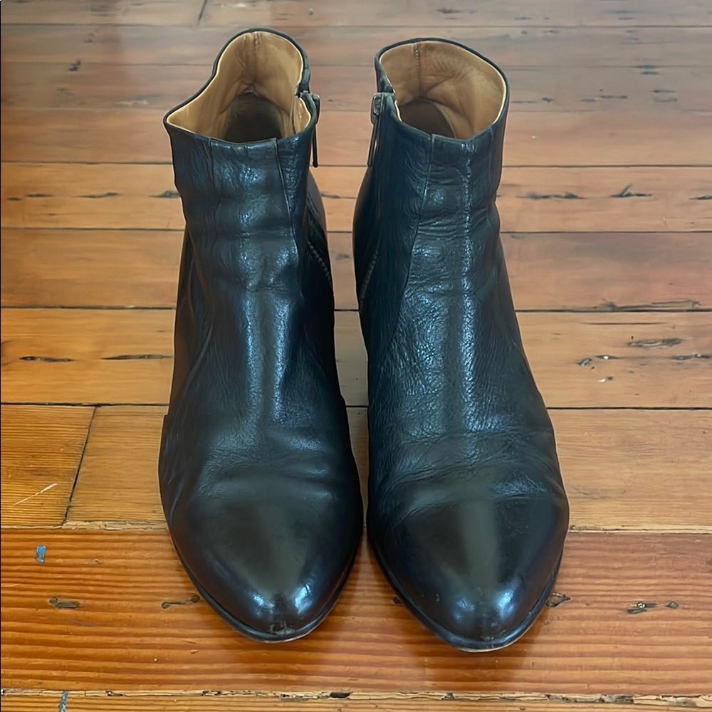 Beautiful black leather Gidigio wedge boot 39.5